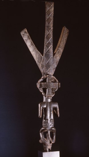 Bowstand in the form of a female figure