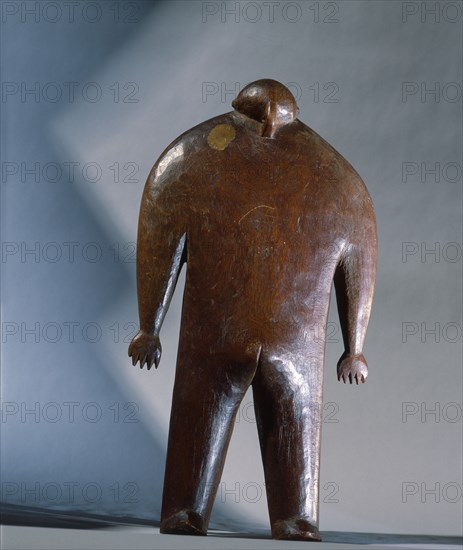 A ceremonial dish, daveniyaqona, in the shape of a man