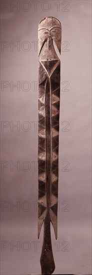 A zig zag patterned Fang staff with stylized head finial