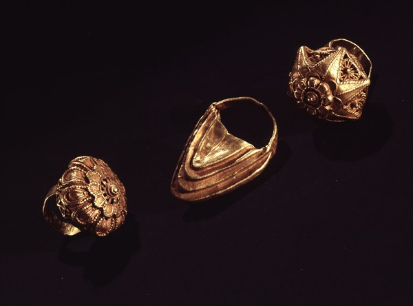 Three gold finger rings