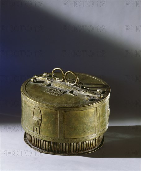 A kuduo, a brass container used for valuables and possibly gold dust