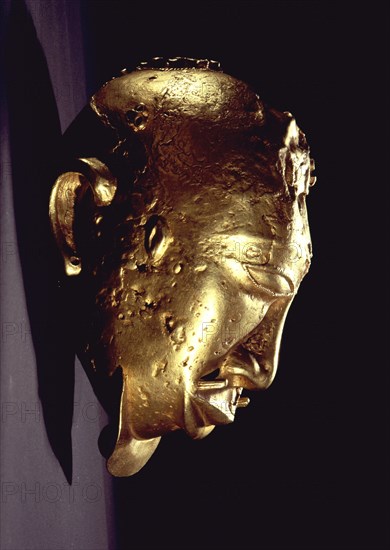 A gold head, probably attached to the royal stool, perhaps the golden stool, symbol of the Ashanti emperor