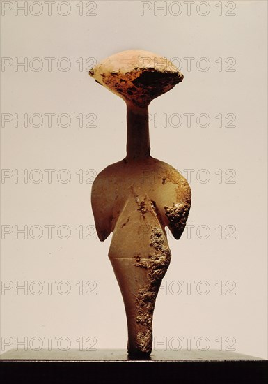 Cycladic figurine of the Louros type of the Grotta Pelos culture