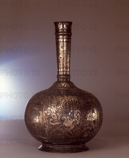 A bottle (surahi) inlaid with a a house and garden scene