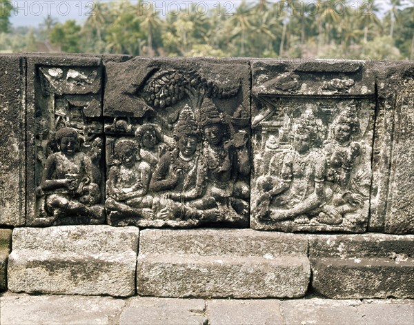 The reliefs, on the temples of the Lara Jonggrang complex, portray various deities or scenes taken from the great Hindu classics and especially the Ramayana