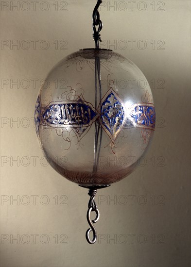 Decorated mosque lamp made of gilded and enamelled glass