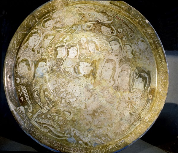 Vessel decorated with courtly scene