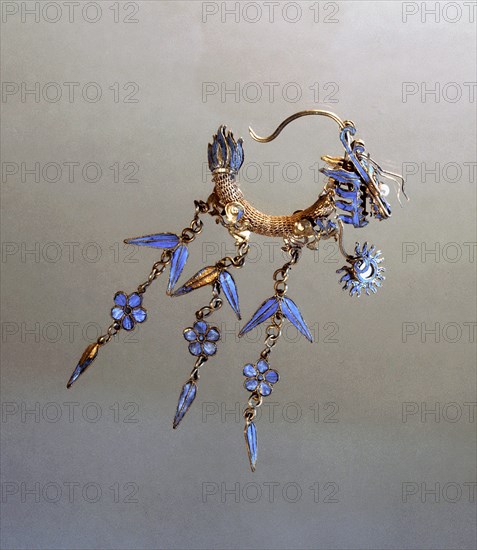 Gold filigree earring with kingfisher feathers