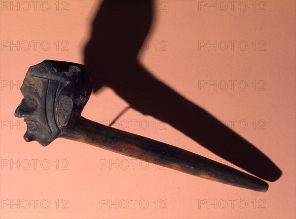 Pipe with the bowl in the form of a head