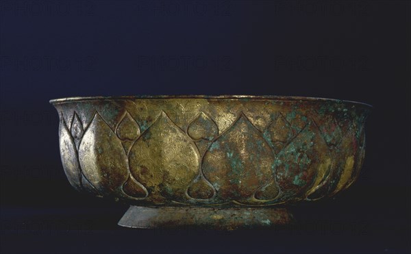 Gilt bronze bowl decorated with a stylised double tier of repousse lotus petals