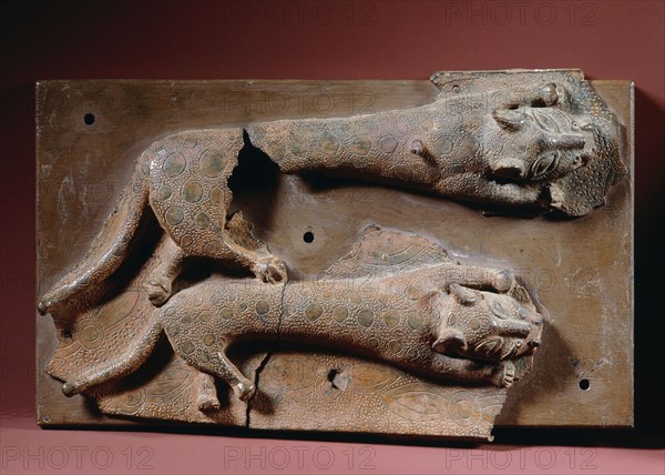 Plaque decorated with two leopards