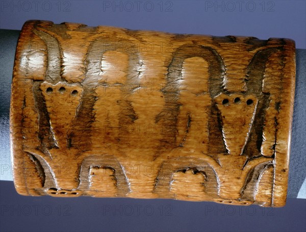 The right to wear ivory armlets was restricted to the Oba of Benin himself