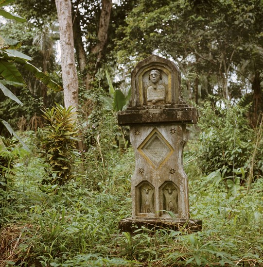 Wealth earned through the palm oil trade in the Niger Delta region financed a fashion for painted cement memorials where the deceased were depicted with the symbols of Christianity and European affluence