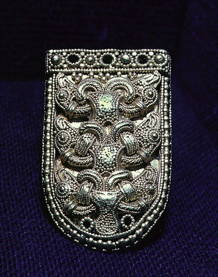 Buckle end in gold repousse