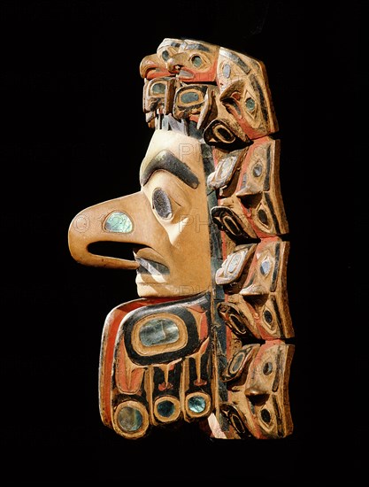 Frontlet representing a raven or a hawk with its characteristic downward turning beak