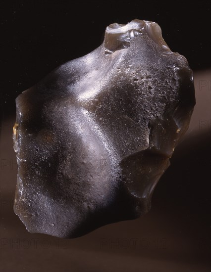 Flint, may have been modified to suggest the form of a bear