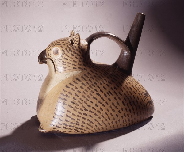 Stirrup spouted effigy jar of a bird