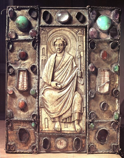 Reliquary cover   plenary of an evangelistary of 9th century, made of gilded copper with semi precious stones, size 275 x 350 mm