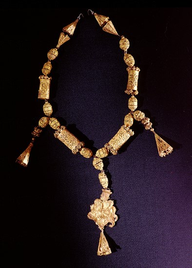 A rare gold filigree necklace