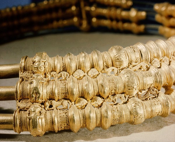 Three ringed collar with filigree, granulation and carved figures (detail)