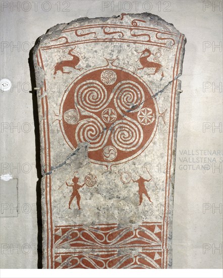 Memorial picture stone decorated with whorls symbolising the sun and vignettes from the hunt