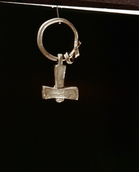 Thor hammer pendant