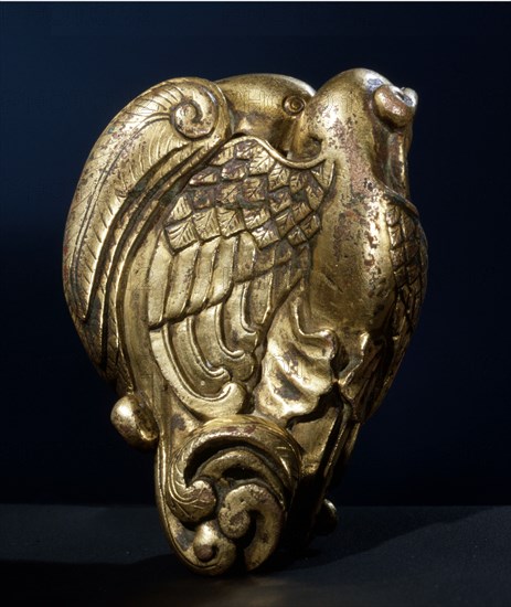 Gilt bronze sleeve weight forming a pair of billing birds