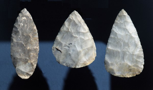 Chert lanceolate blades