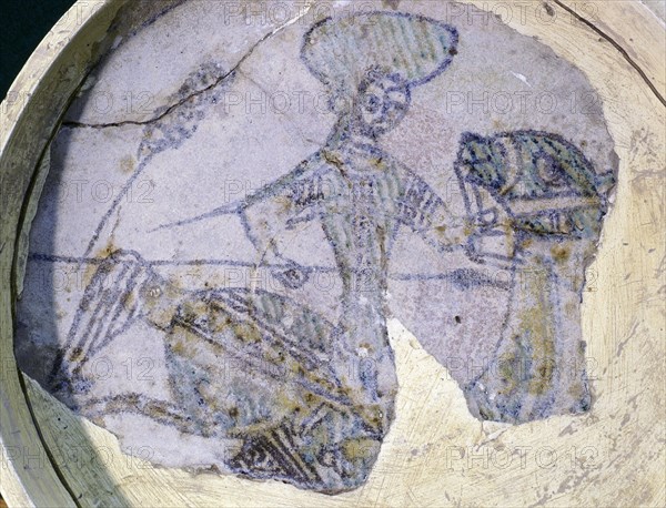 A plate decorated with a drawing of a Fatimid horseman wearing a large turban and carrying a spear