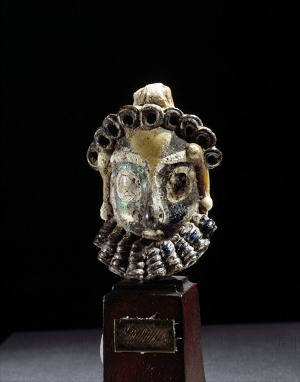 Rod formed glass pendant in the form of a bearded man