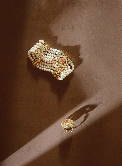 A five strand pearl bracelet with gold fittings, with a ring