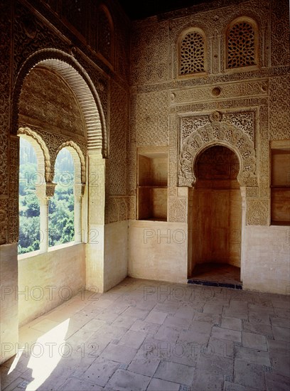 Interior - stucco work, niche and windows