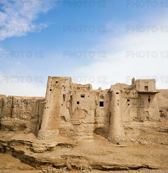 Izad-khast was a fortified town, now deserted, between Isfahan and Shiraz