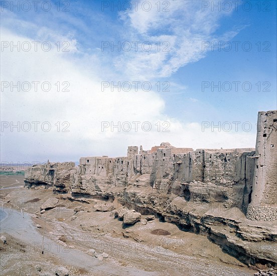 Izad-khast was a fortified town, now deserted, between Isfahan and Shiraz