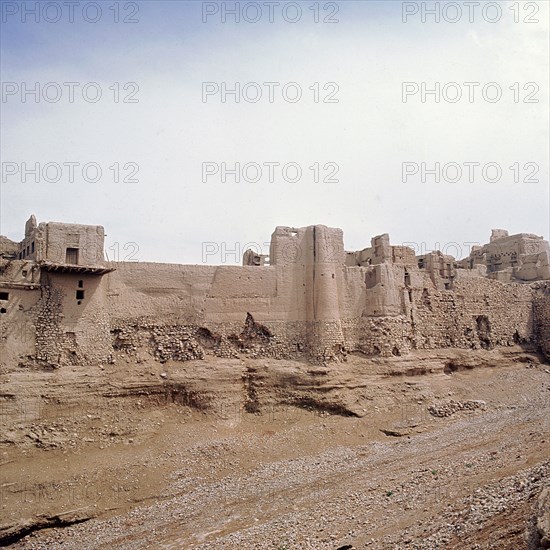 Izad-khast was a fortified town, now deserted, between Isfahan and Shiraz