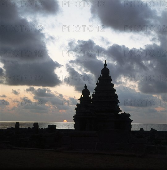 The Shore Temple at Mahabalipuram represents the final phase of Pallava art, built in the late 7th century during the reign of Rajasimha