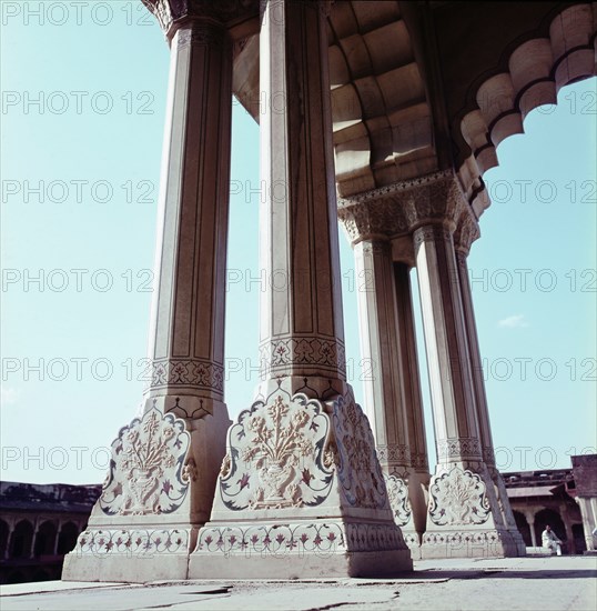 Pietra dura on pillars of the Diwan-i-Khas, Red Fort