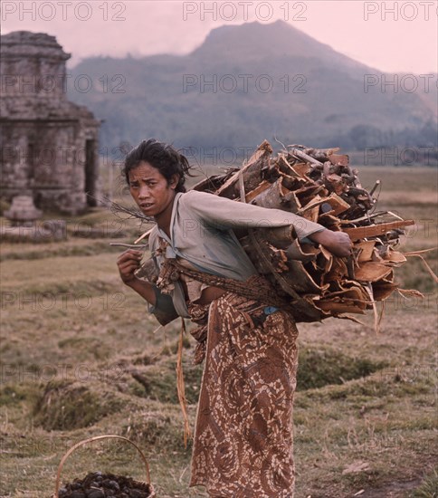 A woman wearing batik garments