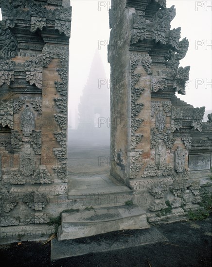 The split gate at Pura Batur, high on the Gunung Batur volcano