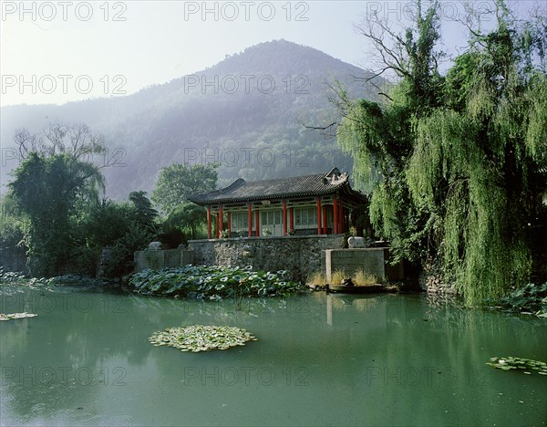 Huaqing Hot Springs at the base of Lishan Hill