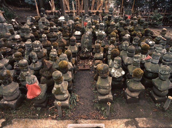 Sugimoto-dera, built by Abbot Gyoki in the 8th Century and said to be the oldest temple at Kamakura