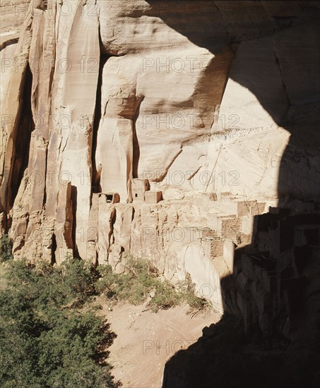 Betatakin a cliff dwelling with 135 rooms