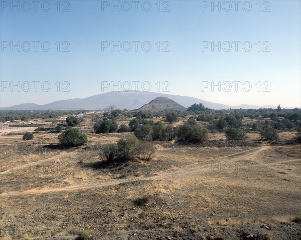 Teotihuacan: the Pyramid of the Sun and the Pyramid of the Moon