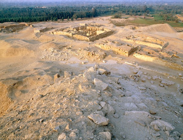 The tomb-chapel of Ptah-shepses at Abusir includes a large pillared court