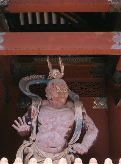 One of the two guardian divinities that protect the entrance gate of the Daiyuin