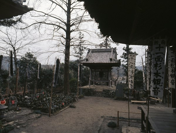 Sugimoto-dera, built by Abbot Gyoki in the 8th century and said to be the oldest temple at Kamakura