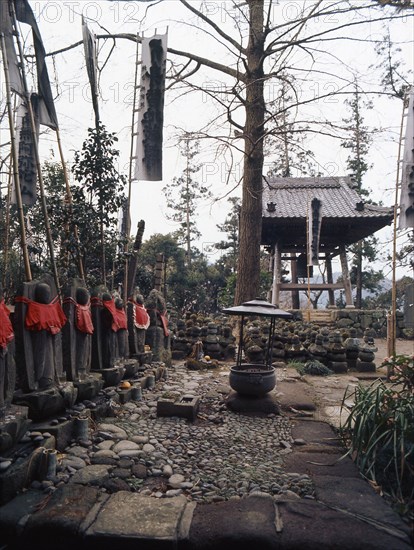 Sugimoto-dera, built by Abbot Gyoki in the 8th Century and said to be the oldest temple at Kamakura