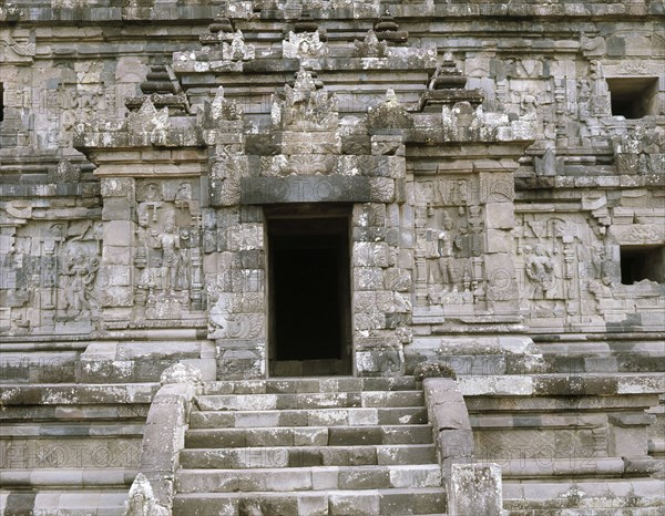 The temple complex at Lara Jonggrang consists of three main sanctuaries dedicated to Shiva, Brahma and Vishnu and three minor ones dedicated to particular forms of Shiva and Shiva's bull mount, Nandi