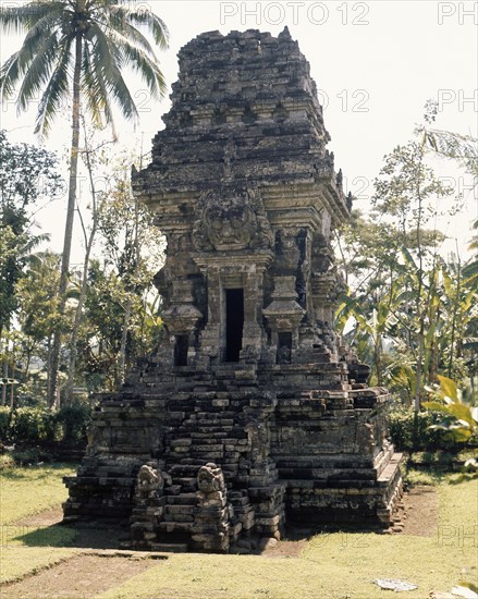 The temple complex at Lara Jonggrang consists of three main sanctuaries dedicated to Shiva, Brahma and Vishnu and three minor ones dedicated to particular forms of Shiva and Shiva's bull mount, Nandi