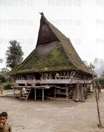 The three-level structure of Karo Batak houses corresponds to ideas of the cosmos